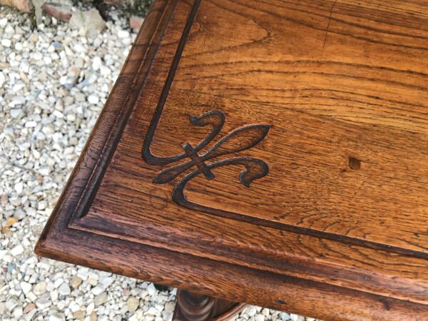 Table de milieu louis xiii chêne fleurs de lys restaurée