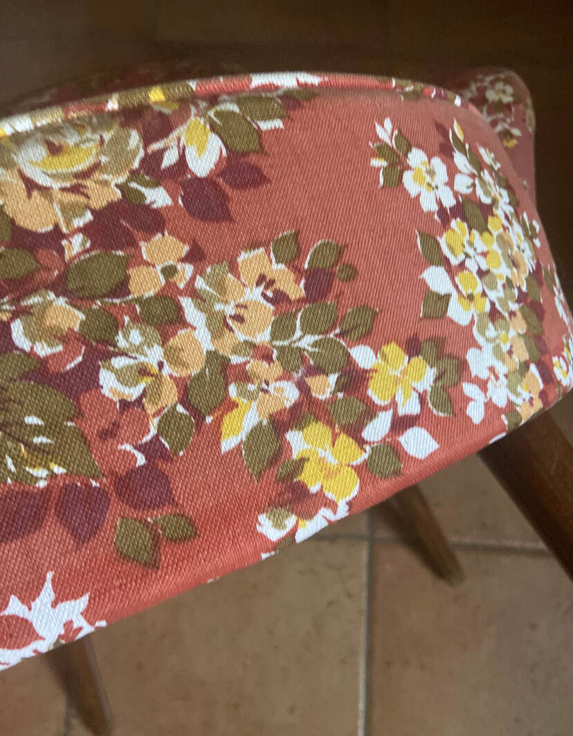 Vintage toad armchair with flowers