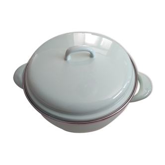 Covered dish in enamelled sheet metal