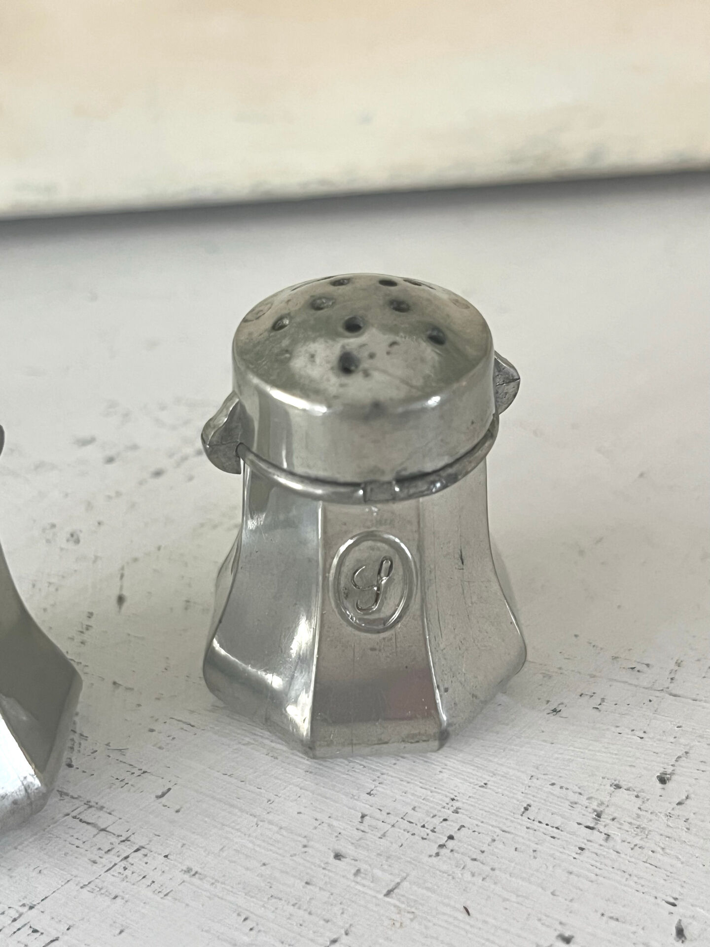 French pewter salt and pepper shakers set Etains du Manoir with origin