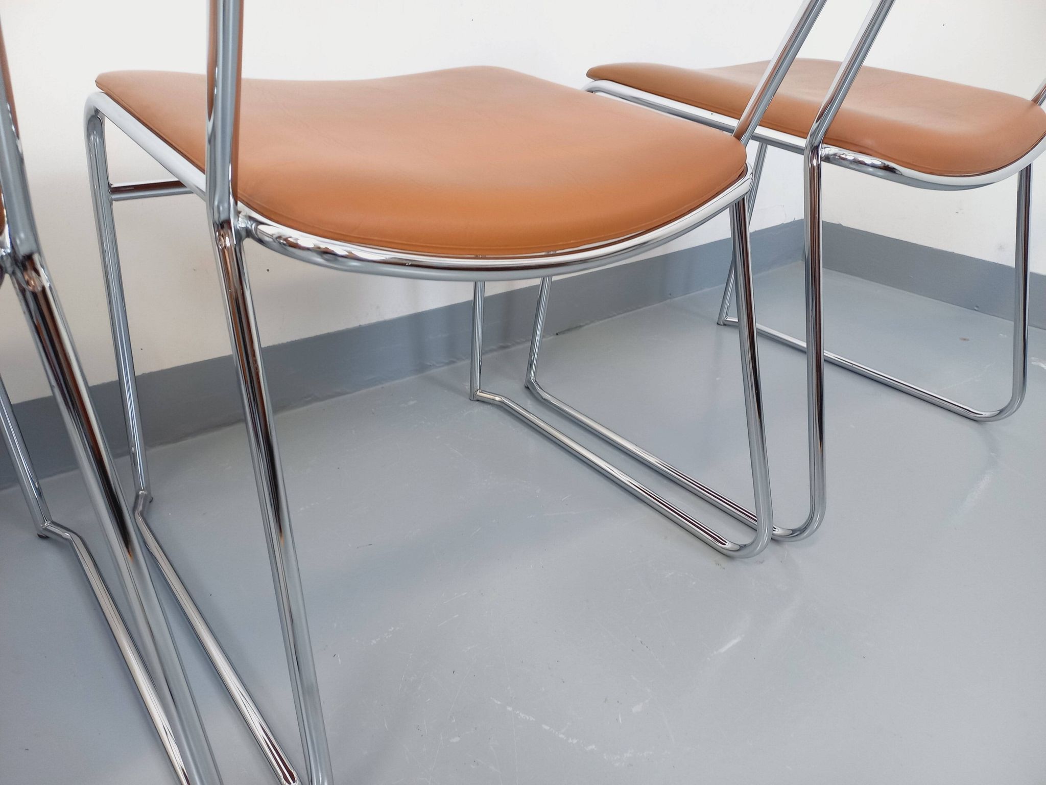 4 vintage sleigh chairs from the 70s, in designer chrome metal