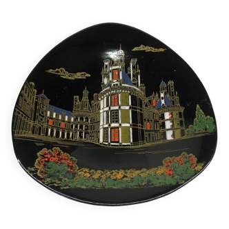 Plat en céramique de Longwy, décor Chambord par Valenti