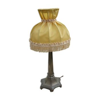 Bedside lamp foot regule