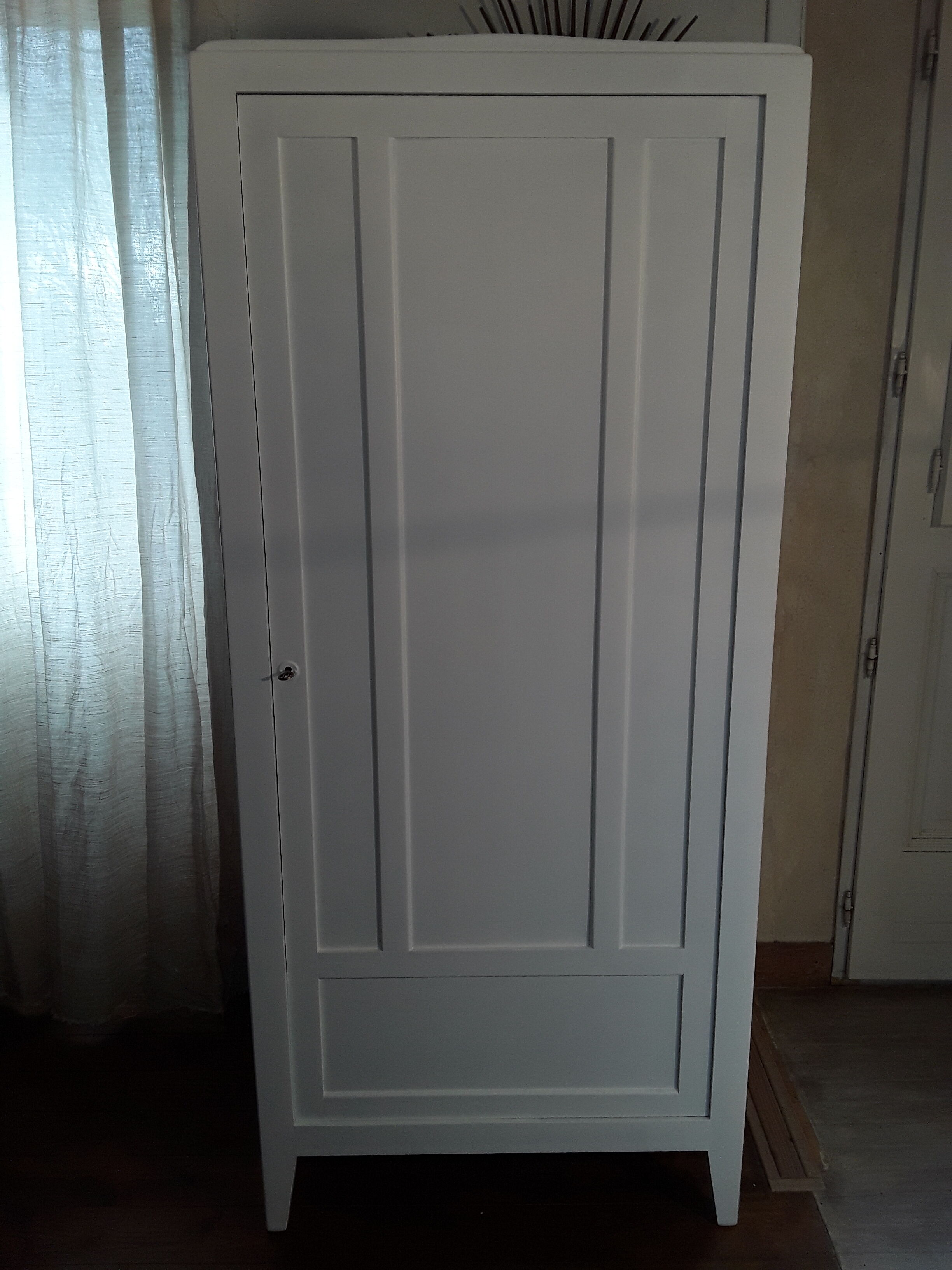 Paris wardrobe white hosier