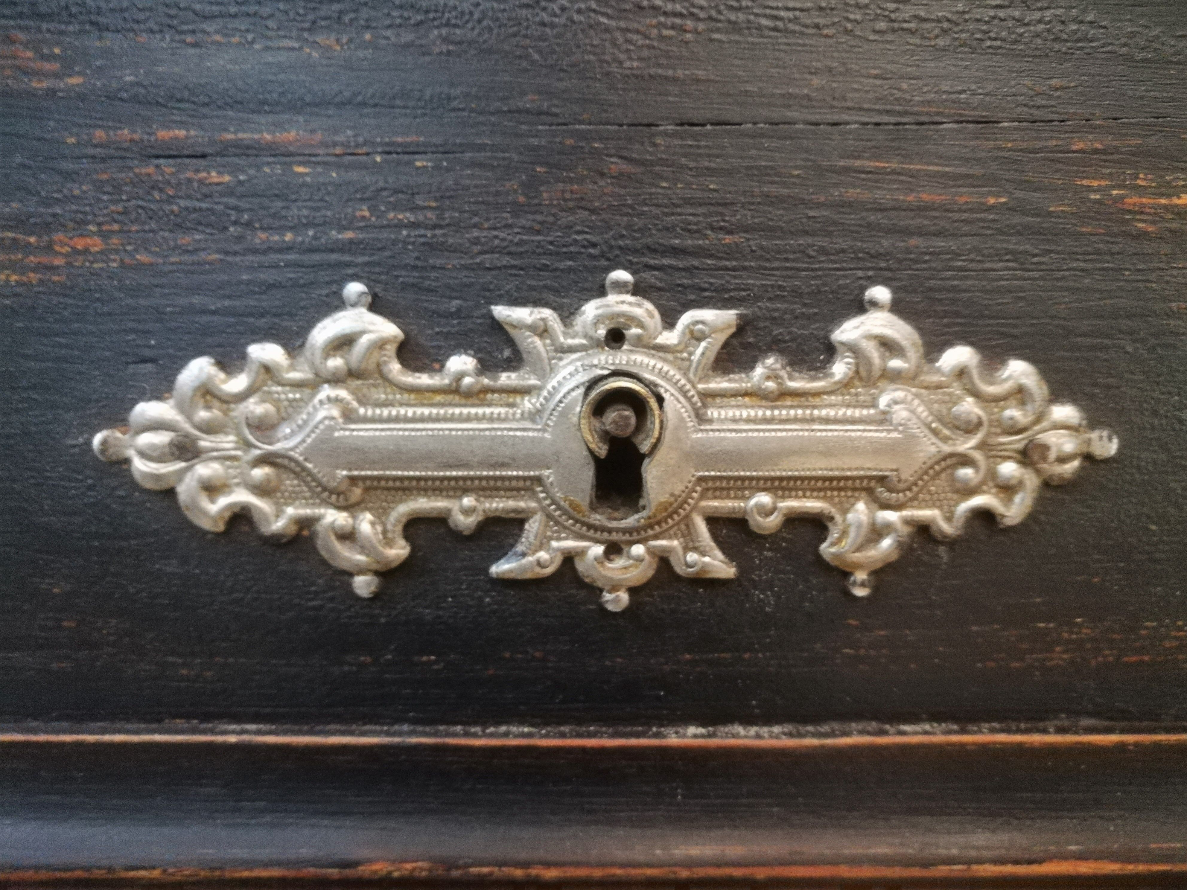 1900 patinated pine chiffonnier