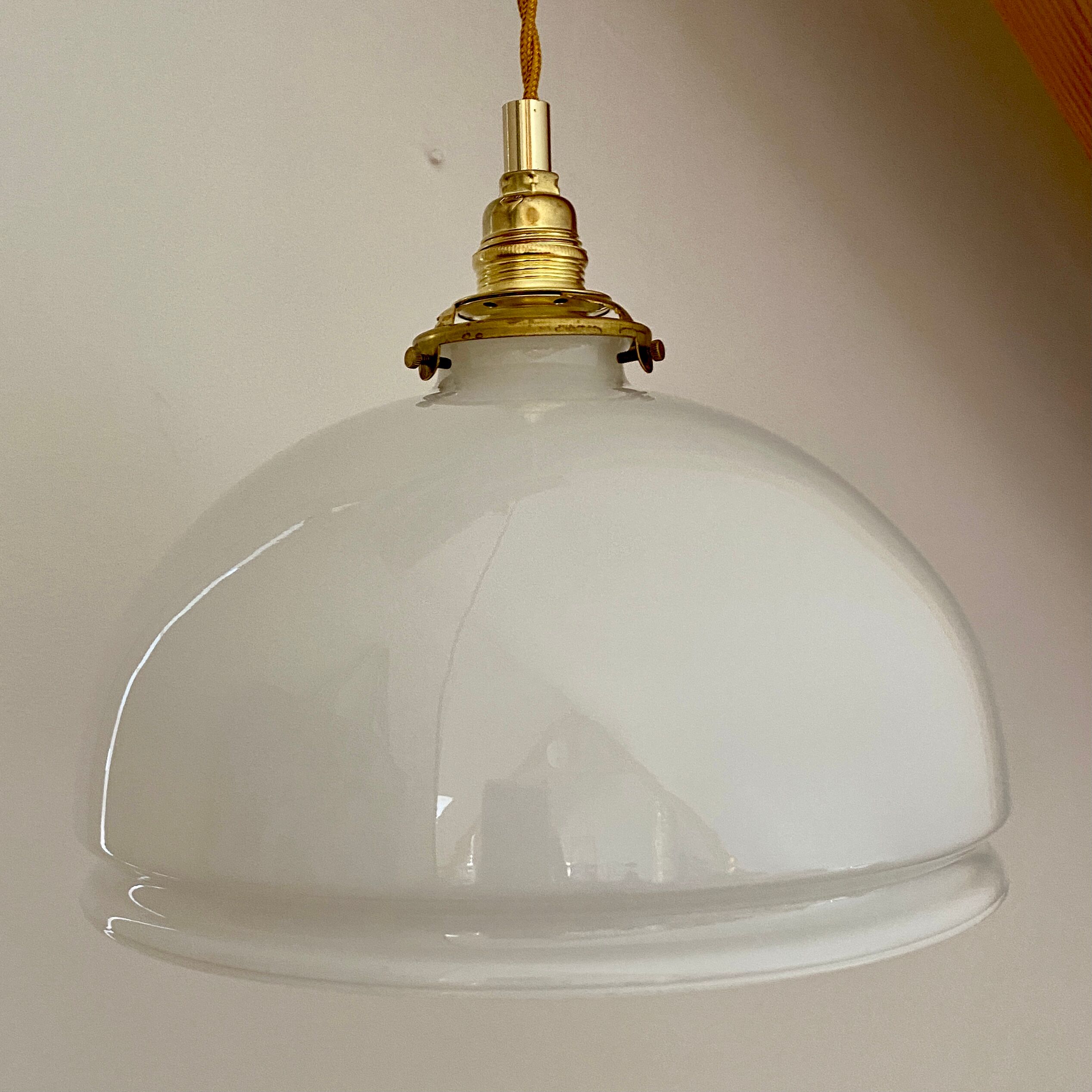 Vintage lampshade suspension in white opaline