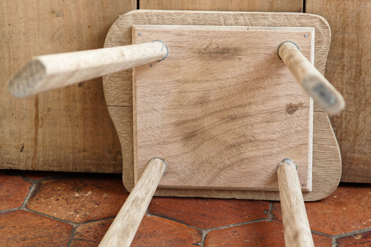 Stool feet compass