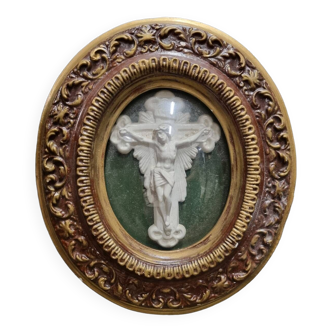 Crucifix in curved frame