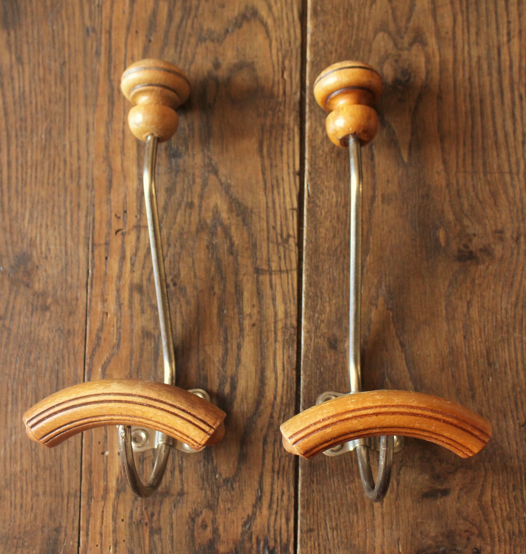 Pair butterfly hooks locust ball wood
