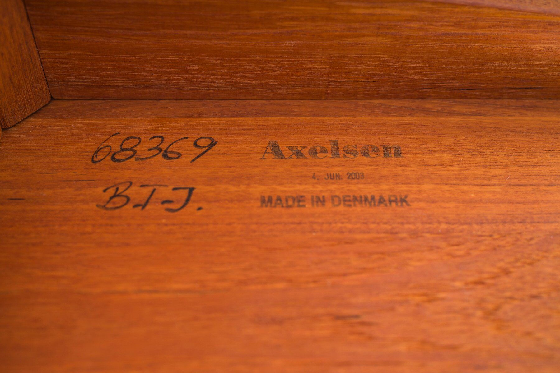 Vintage Scandinavian Danish teak round side table by Axelsen, 2003