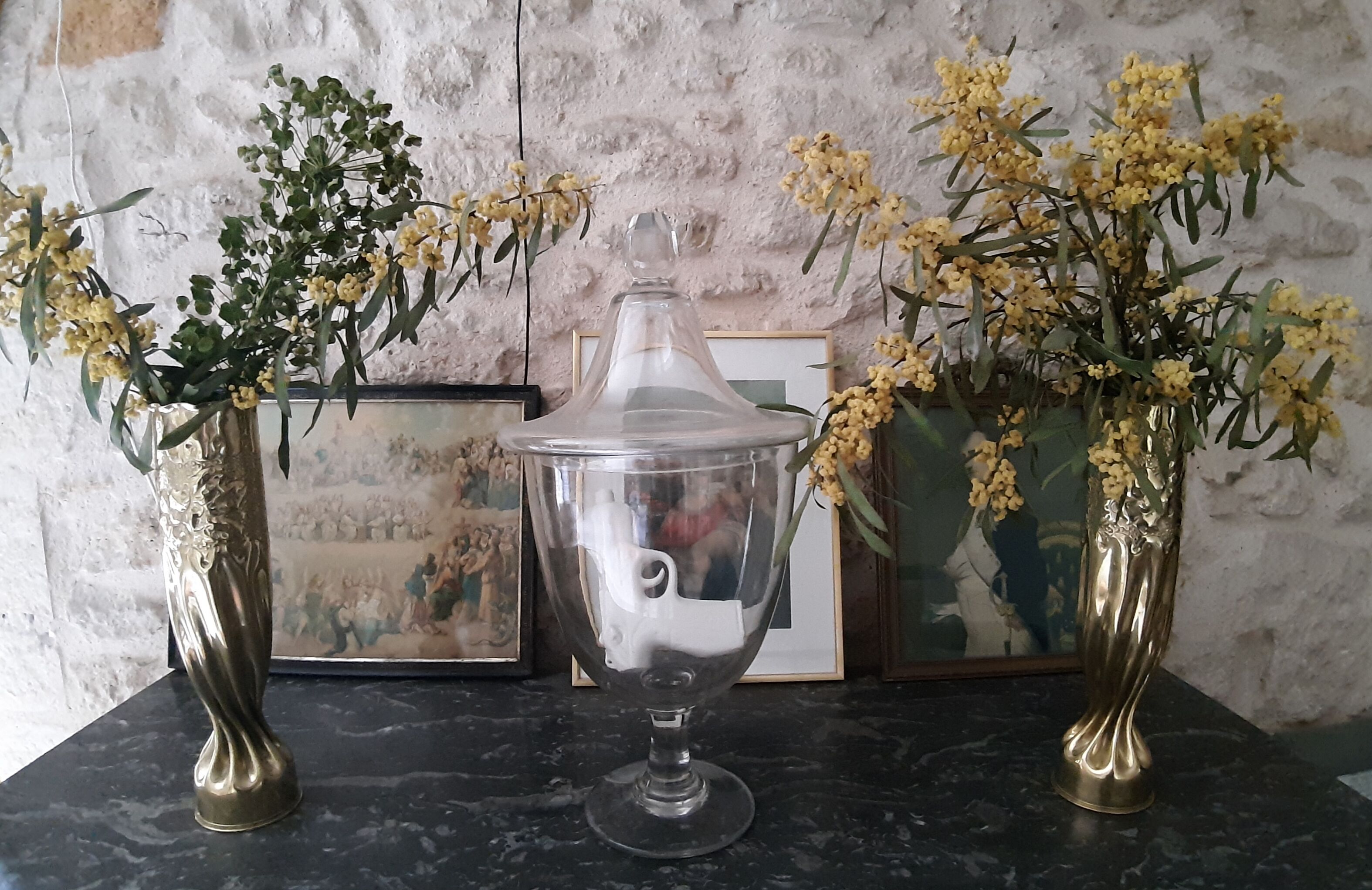 Pair of vases with floral decoration Art Nouveau in brass