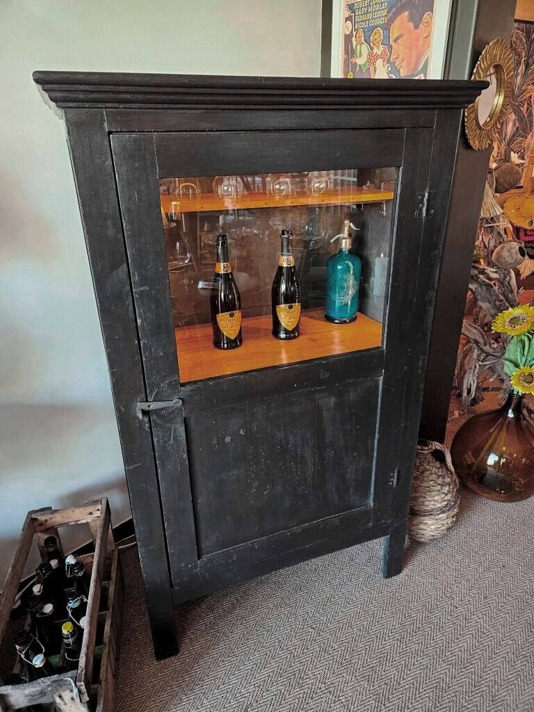 Wine cabinet