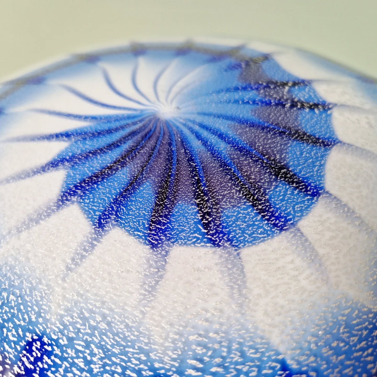 Ceiling light/wall sconce in blue and white Murano glass, 1970.