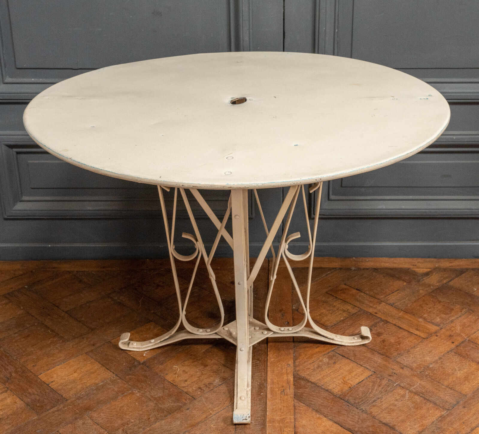 Table in painted sheet metal garden furniture ironwork 1950 base