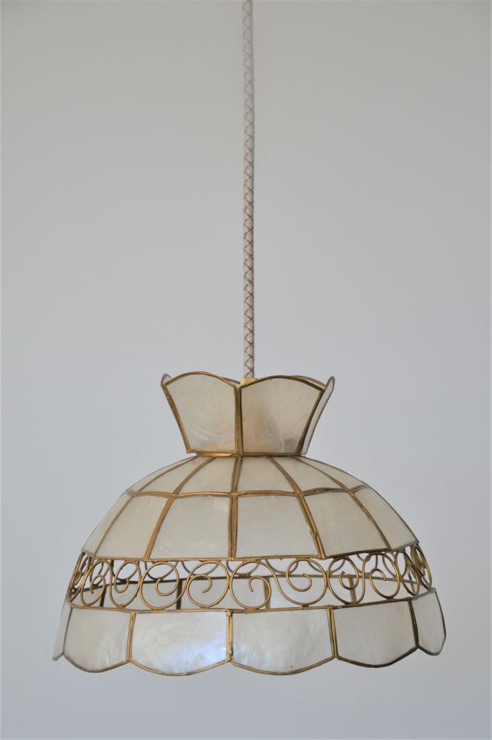 Mother-of-pearl and brass suspension