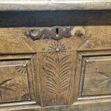 Maie solid oak Breton chest
