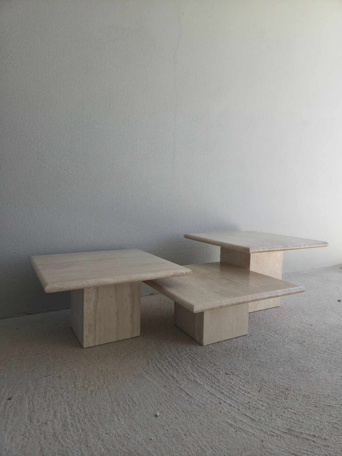 Tables gigognes- basses travertin 1970