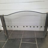 Fire screen with 3 iron leaves and brass ball
