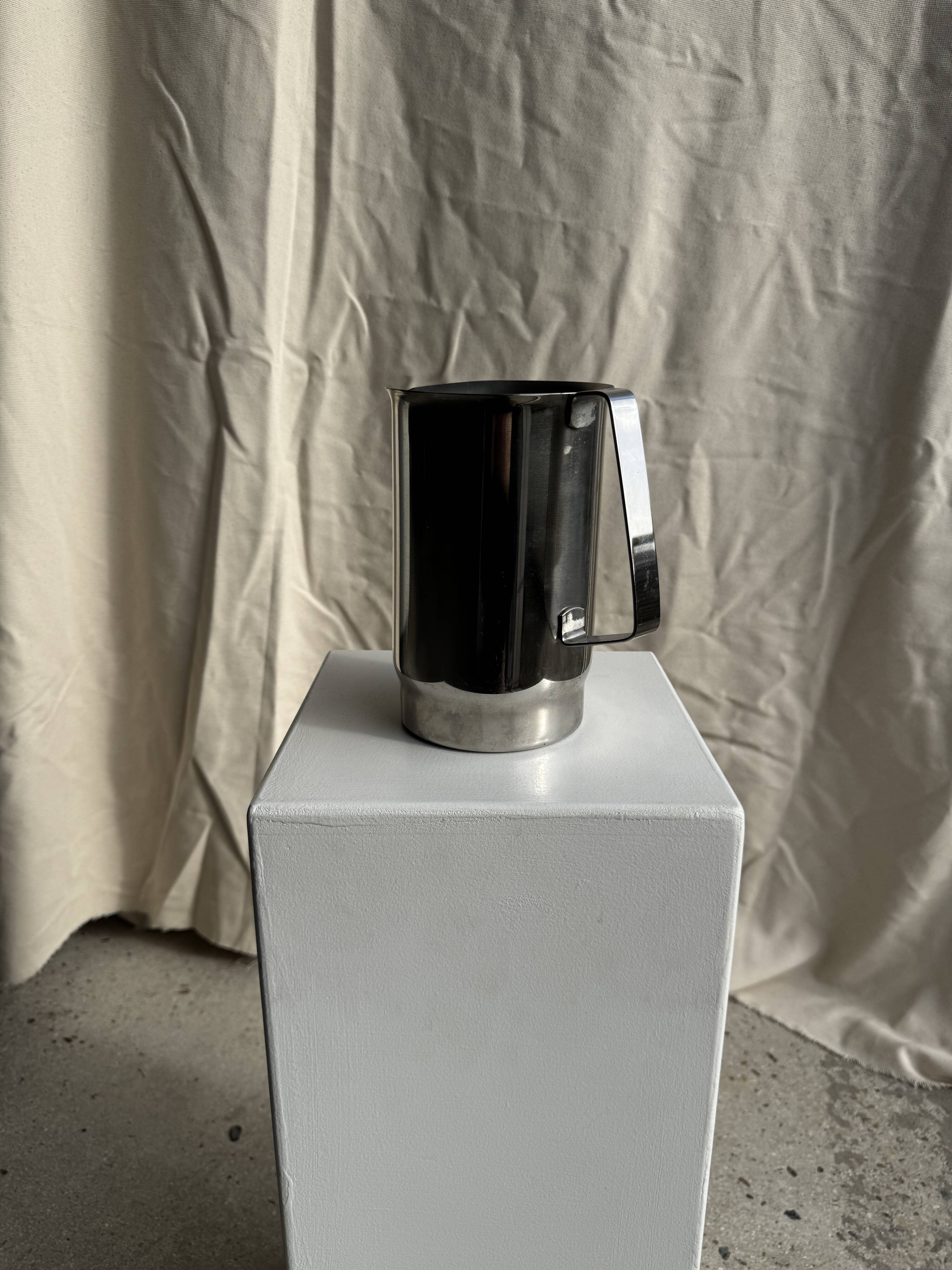 Large silver-plated jug H20 D14.5