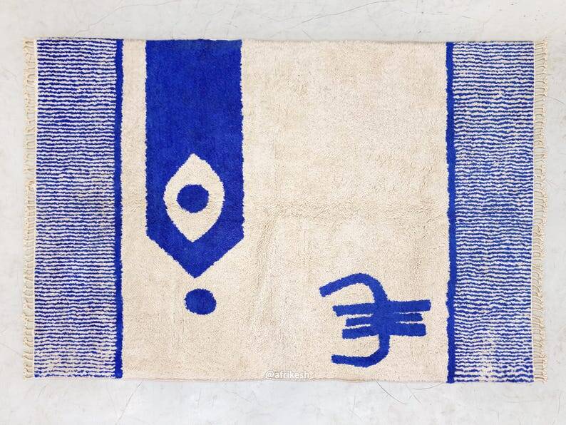 Traditional handmade Moroccan Berber rug size 150 x 250 cm
