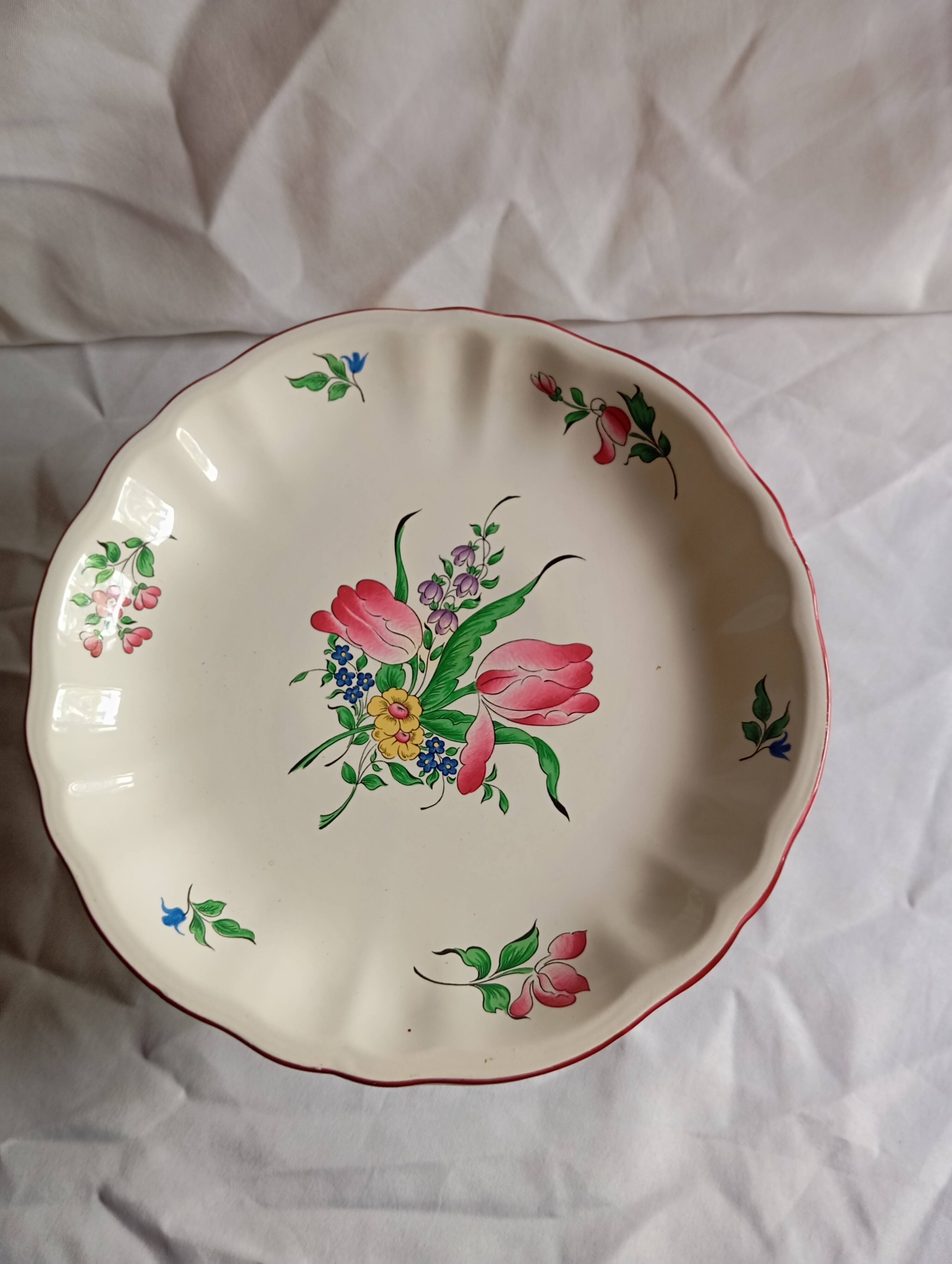 Plat a biscuit sur pied en faience de luneville