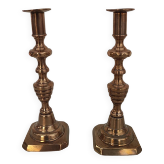 Paire de bougeoirs en bronze