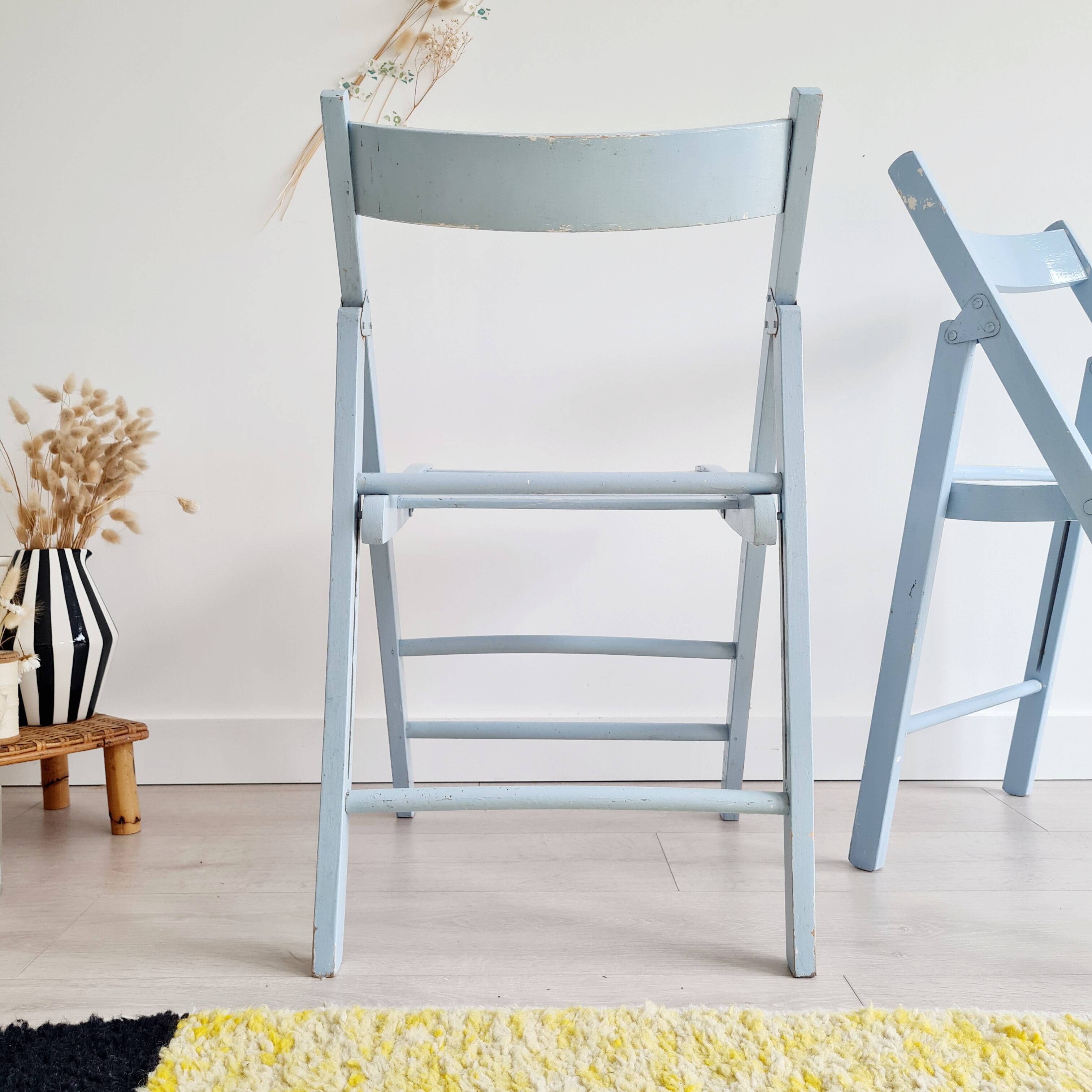Blue folding chairs in lacquered wood