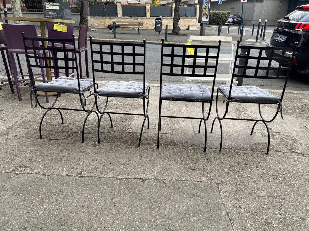 Set of 4 wrought iron chairs with seat cushions