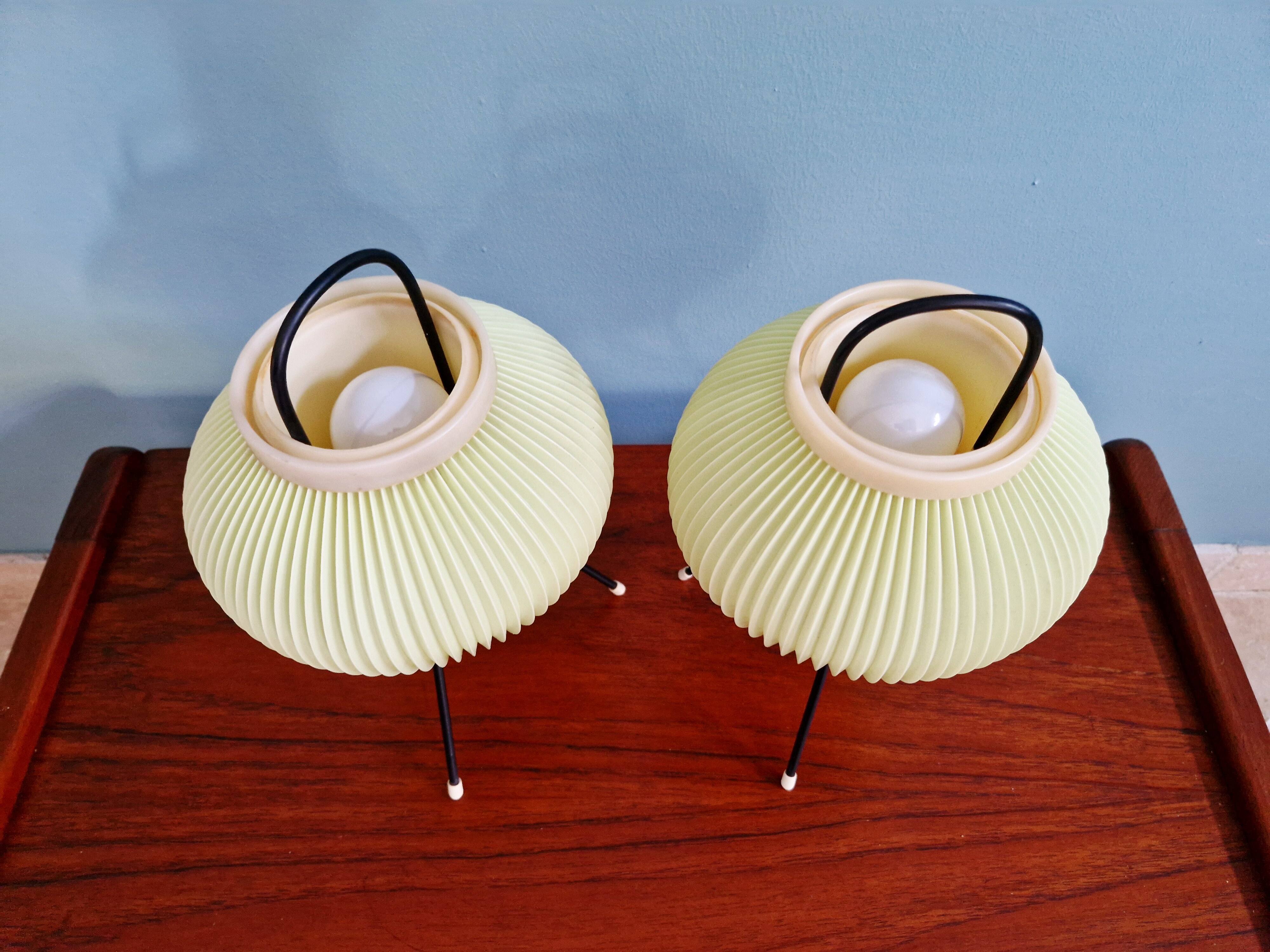 Paire de lampes tripode en celluloïd plissé vert pâle, 1960