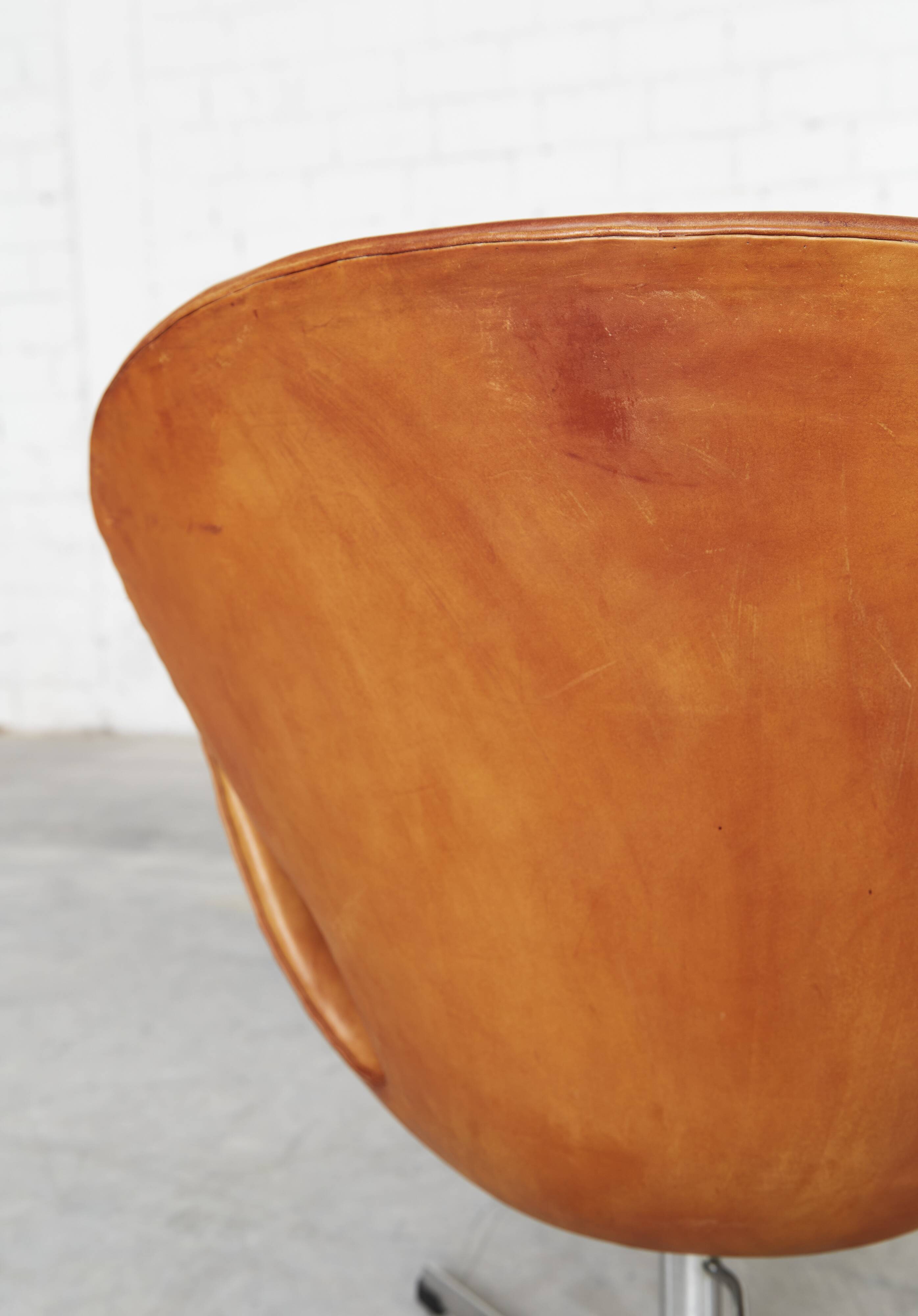 Swan Chair by Arne Jacobsen for Fritz Hansen