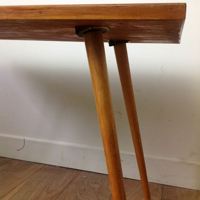 Coffee table compass feet