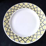 Plat rond semi-creux en faïence de Badonviller