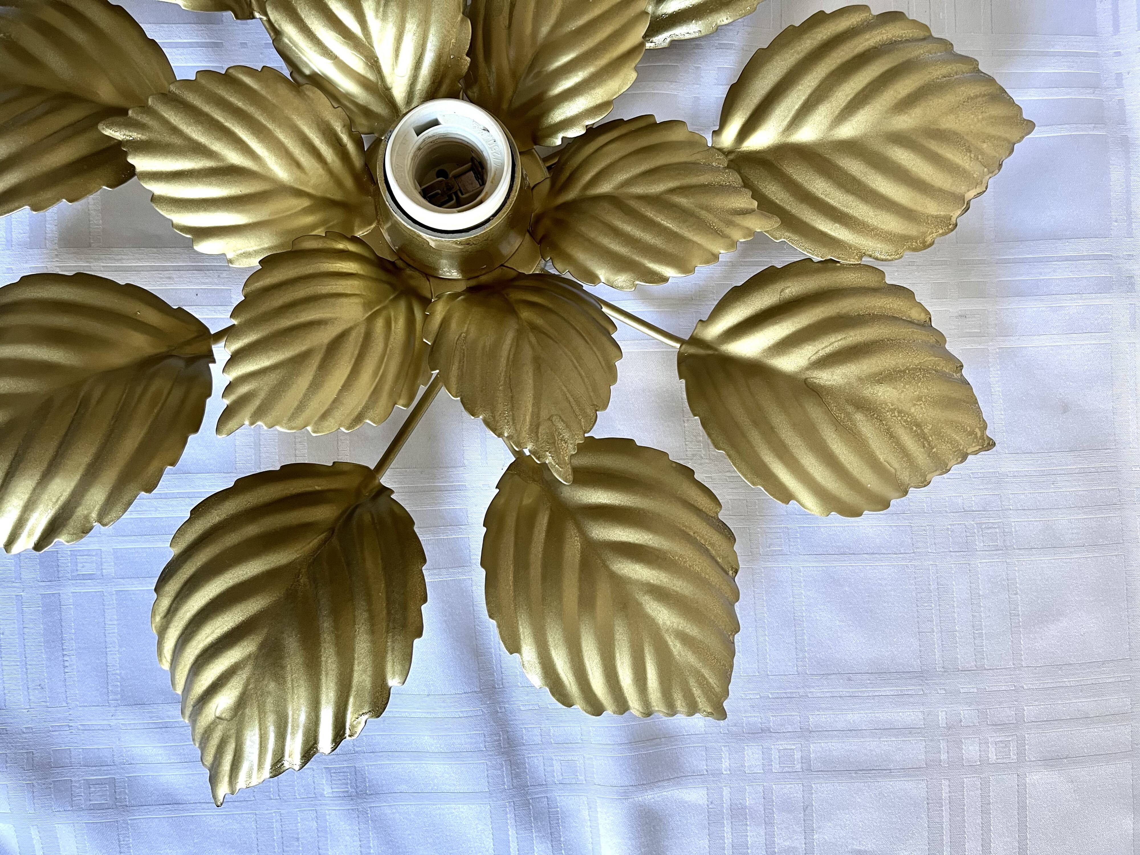 Wall lamp or ceiling lamp golden flower