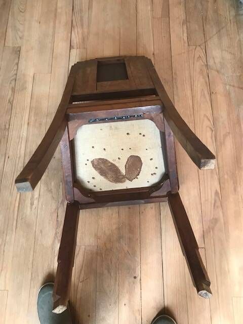 Set of 5 Art Deco chairs + one with a broken leg.