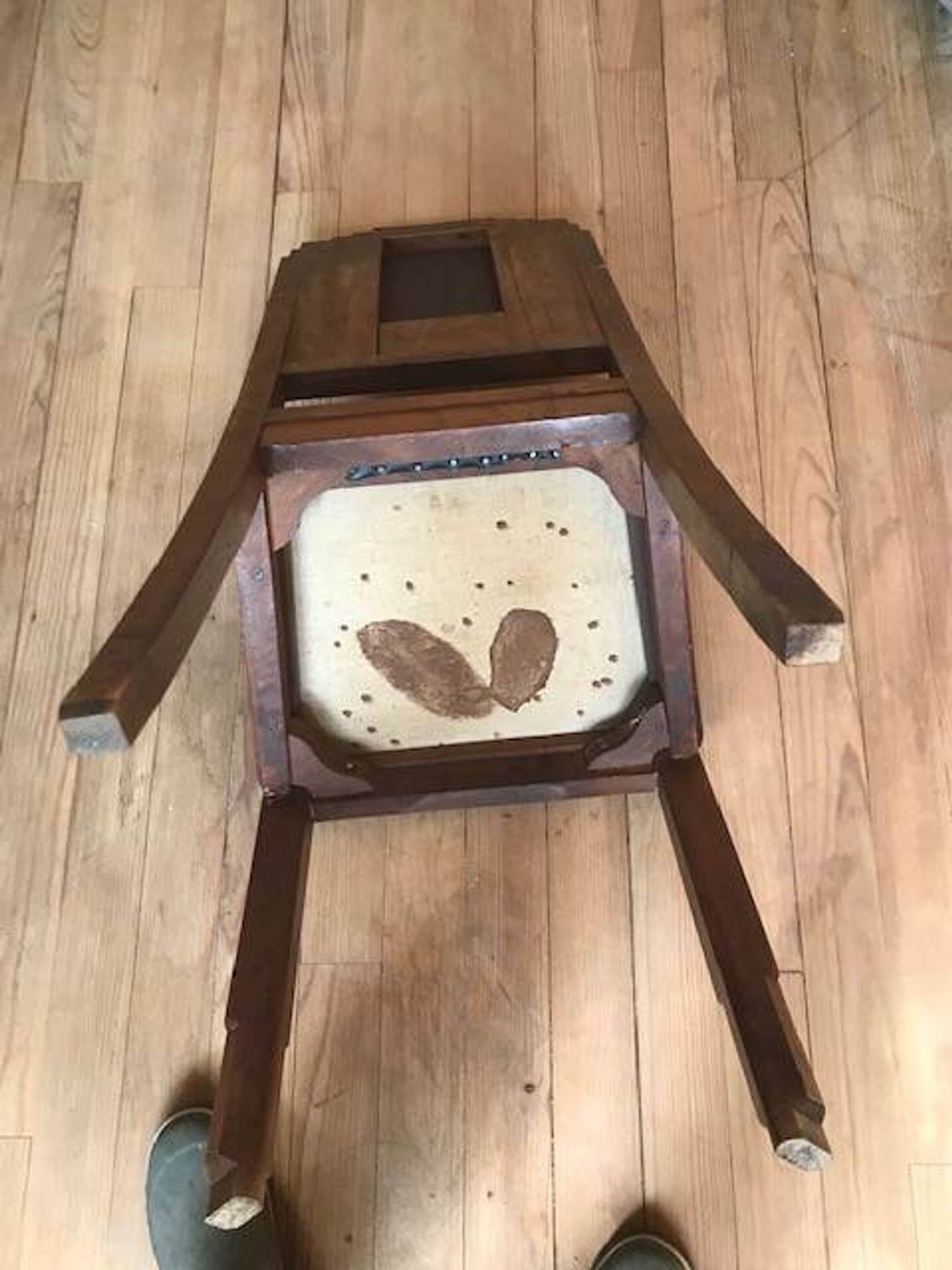 Lot de 5 chaises Art deco + une avec pied cassé