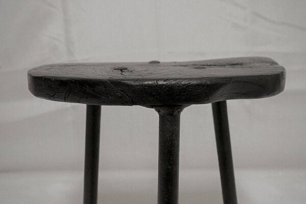 Le petit tripode bois brulé