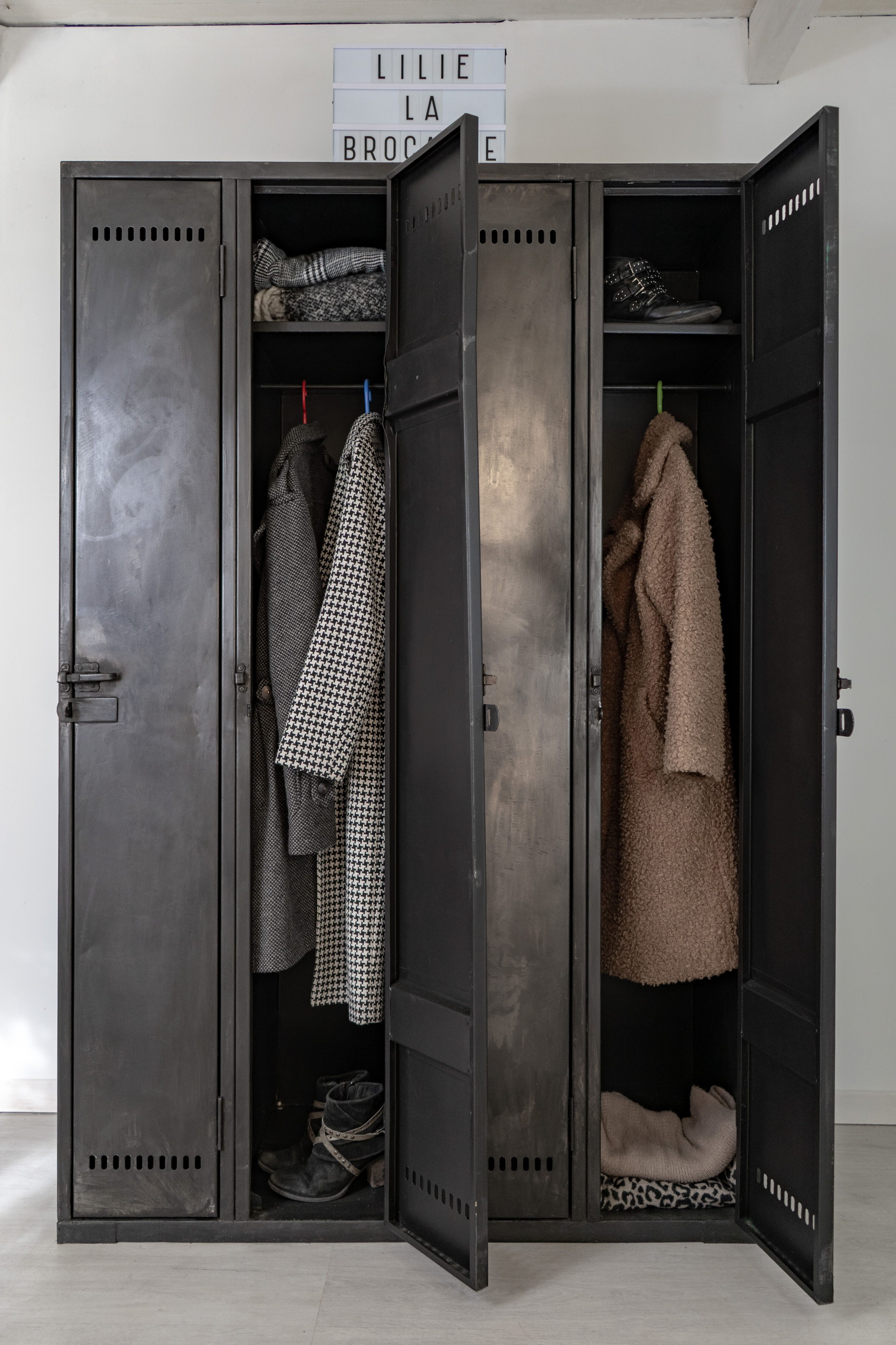 Metal industrial locker