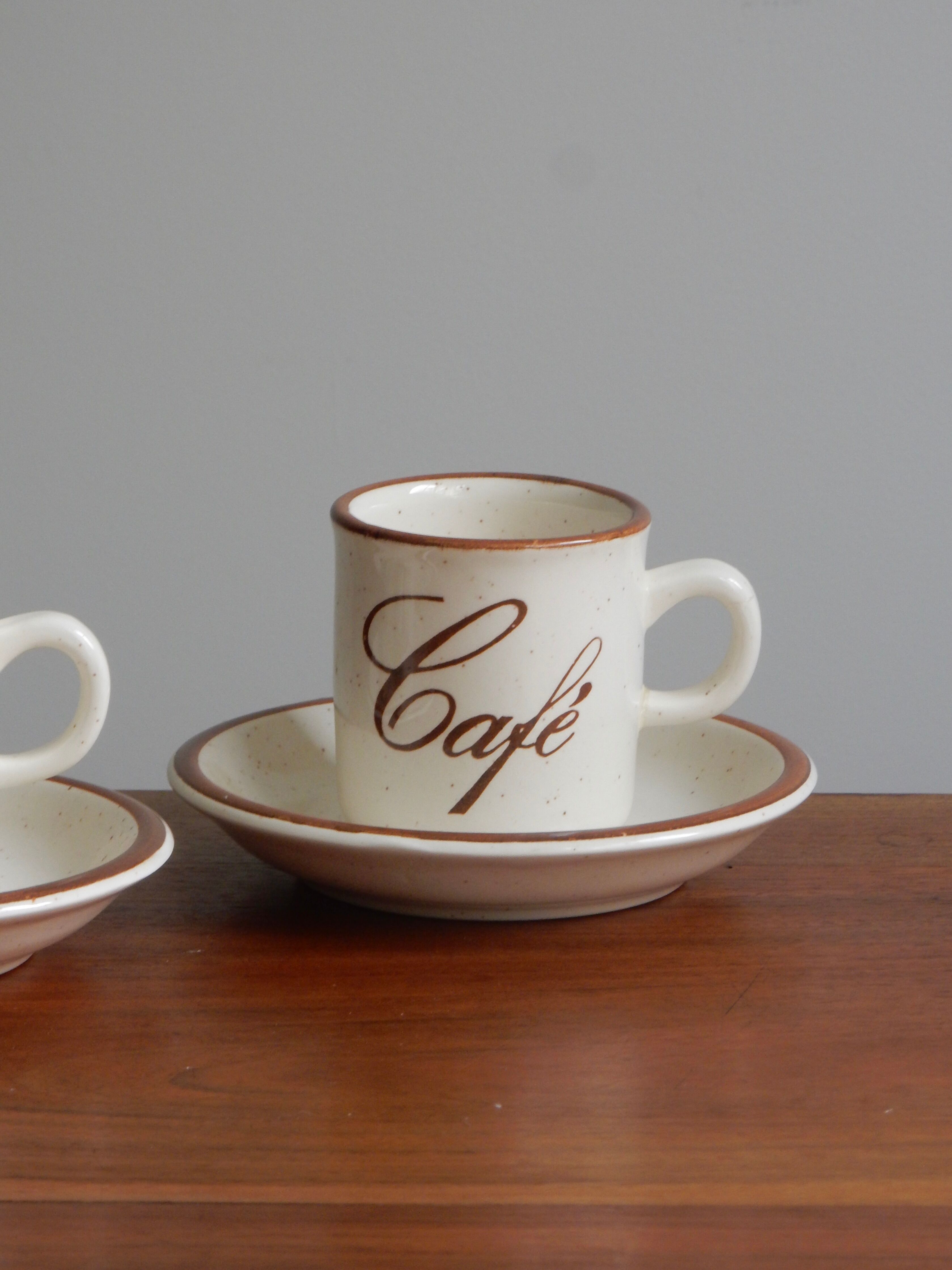 2 coffee cups, 80s sandstone subcups