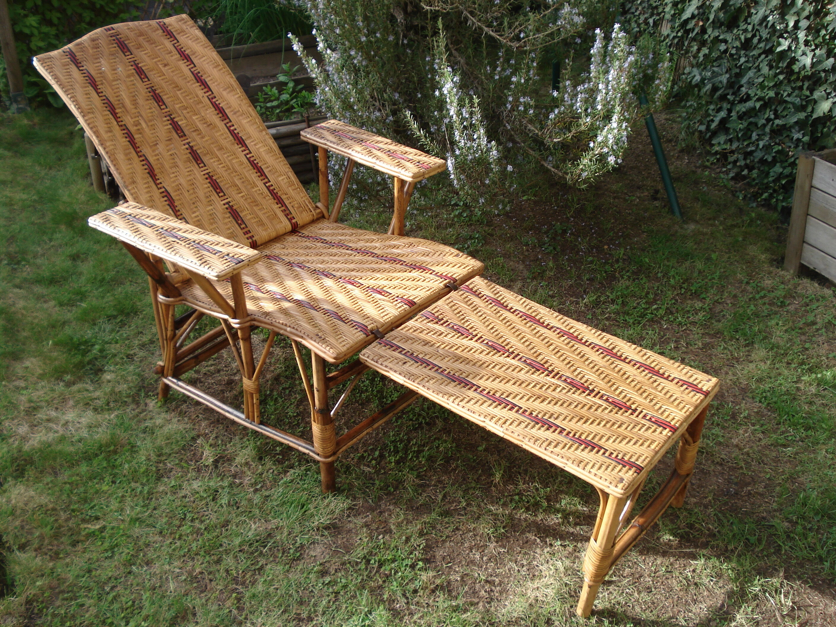 Vintage rattan chaise longue 1950