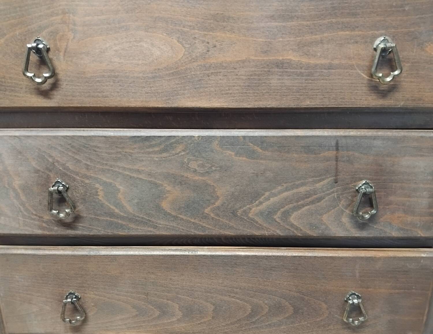 Antique wooden chest of drawers with 3 drawers