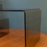 Table basse ou bout de canapé en Plexiglas Michel Dumas