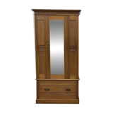 English wardrobe in walnut from the early 20th century.
