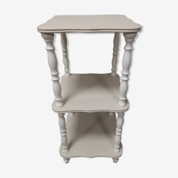 Beige and white patinated square saddle