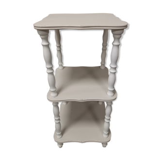 Beige and white patinated square saddle