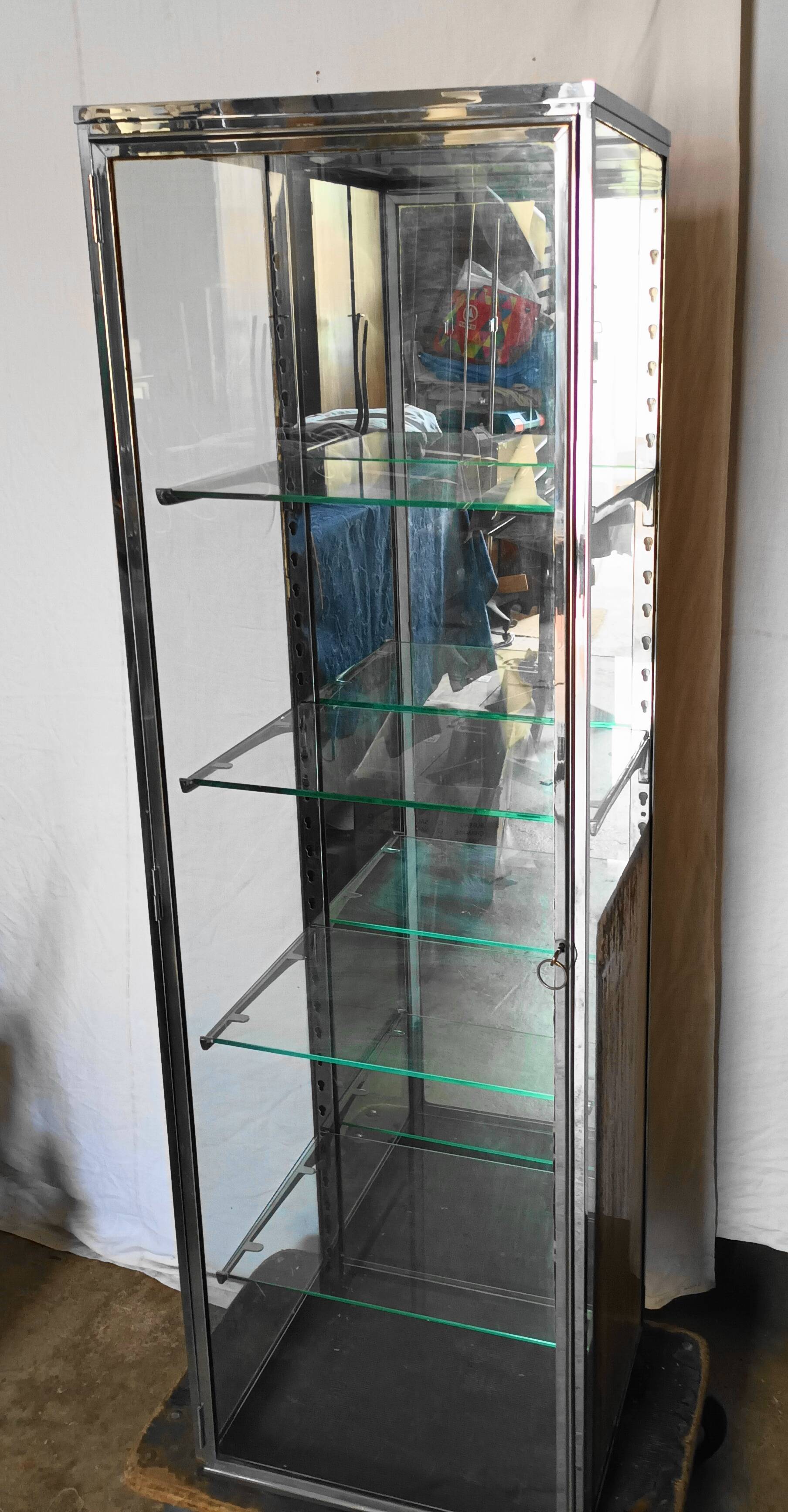 Vitrine de magasin en laiton nickelé des années 30