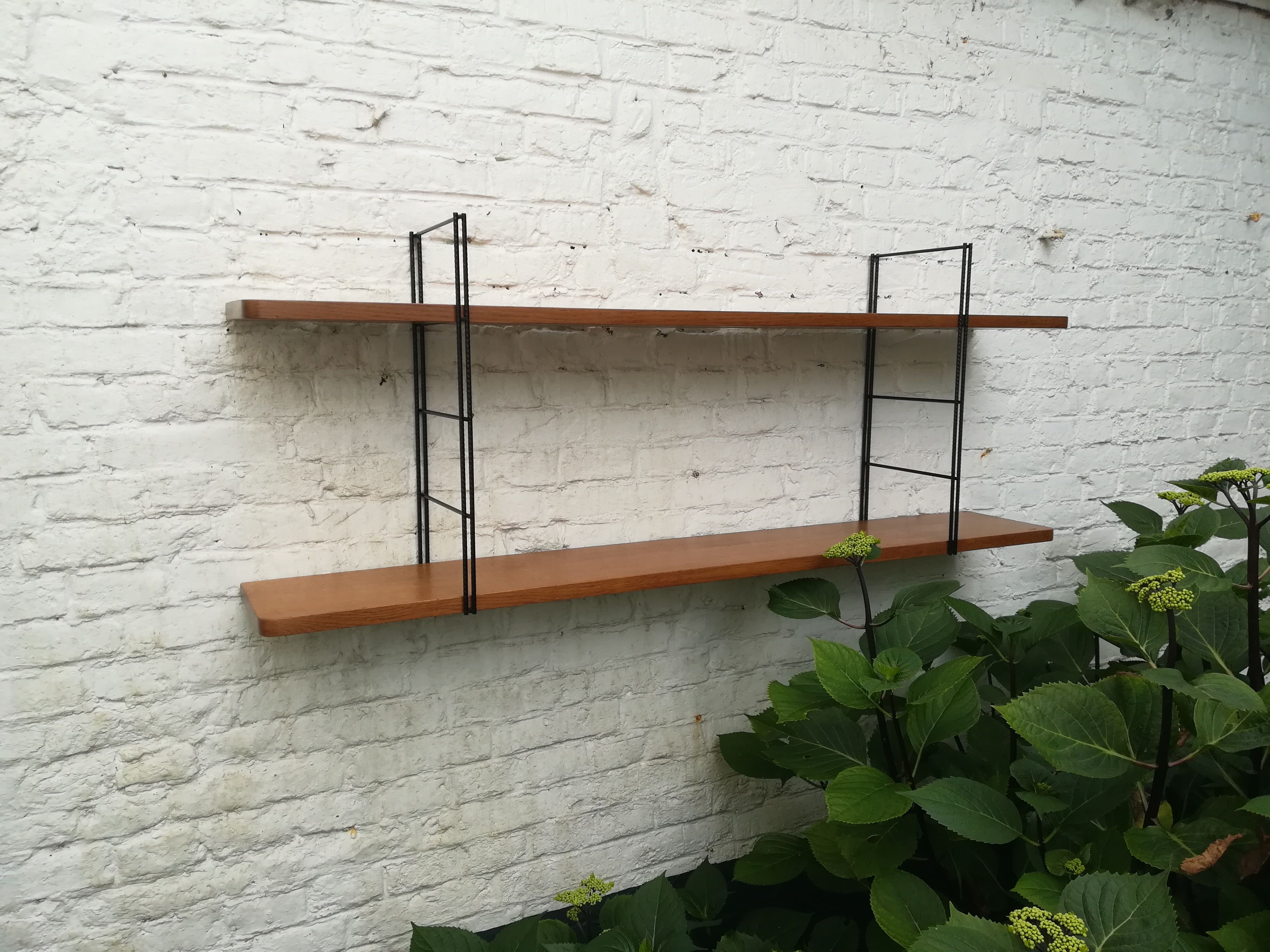 Wall shelf