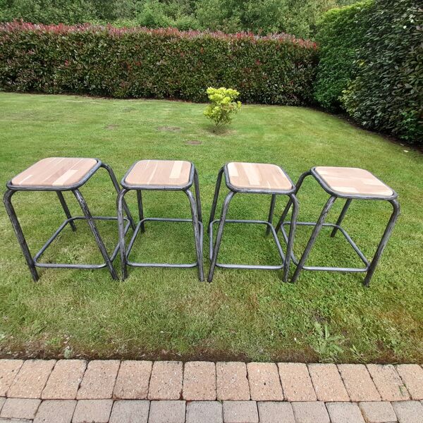 Lot de 4 tabourets industriels