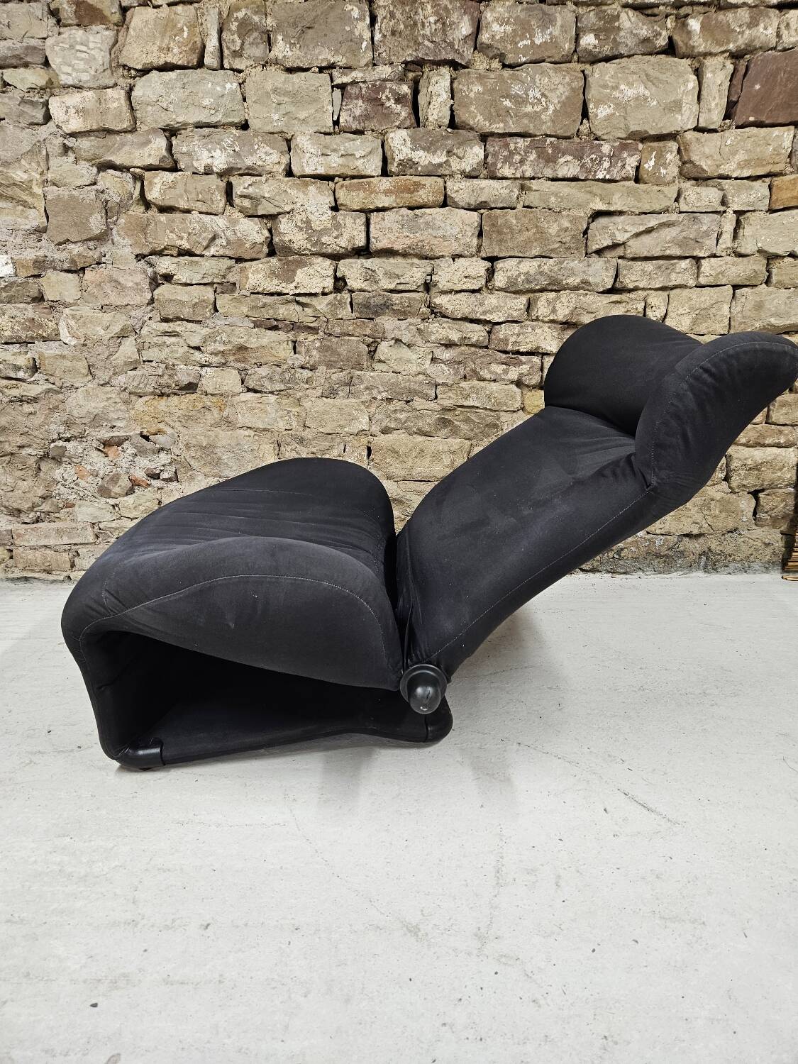 Cassina 1980 vintage ergonomic armchair