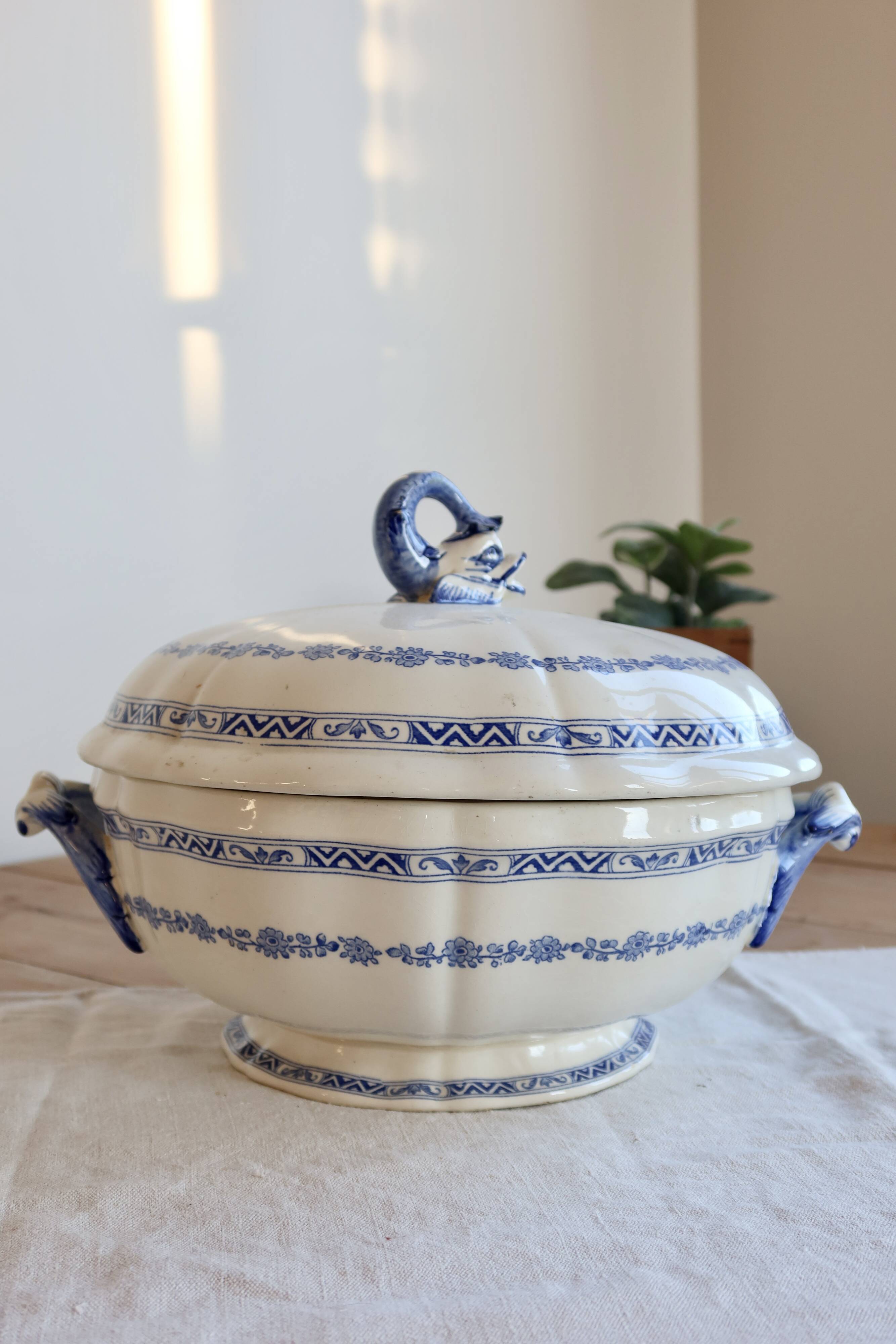 Large antique soup tureen in Gien earthenware – Royal model