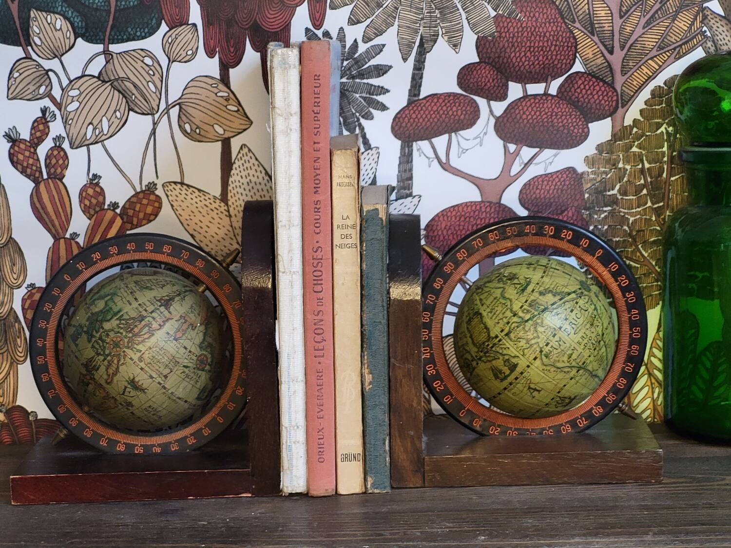 World map bookend